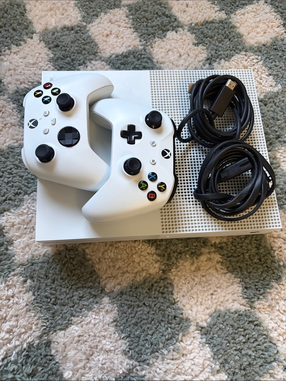 Microsoft Xbox One S Console Bundle in White with 2 Controllers - Picture 3 of 4